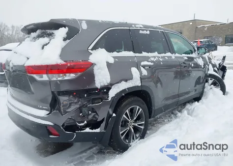 2019 Toyota Highlander Le Plus z USA, uszkodzony, nr VIN 5TDBZRFH7KS932731
